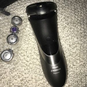 Philips Norelco Aquatec Men’s Electric Shaver